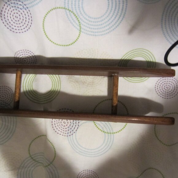VINTAGE/11 & 1/2-INCH WOODEN/HANDHELD YARN HOLDER - Picture 9 of 9